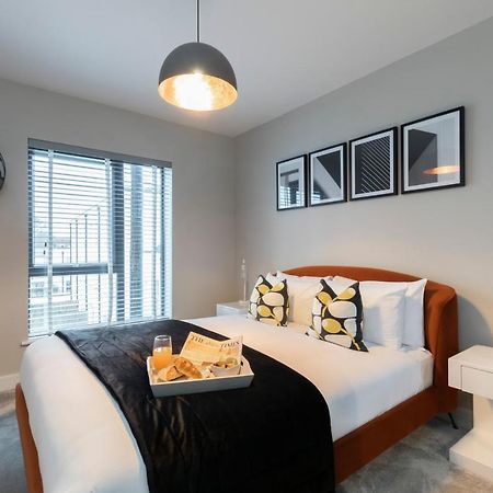 Elliot Oliver - Chic 2 Bedroom Town Centre Apartment チェルトナム エクステリア 写真