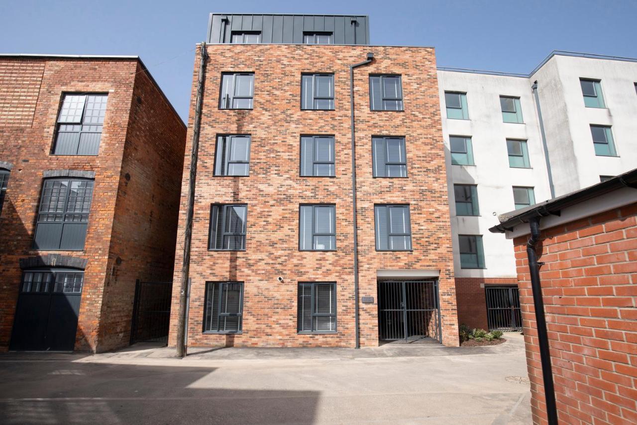 Elliot Oliver - Chic 2 Bedroom Town Centre Apartment チェルトナム エクステリア 写真