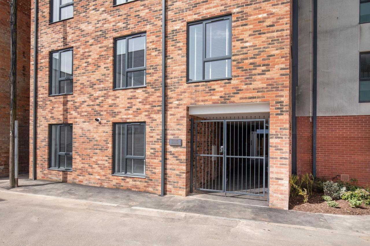 Elliot Oliver - Chic 2 Bedroom Town Centre Apartment チェルトナム エクステリア 写真