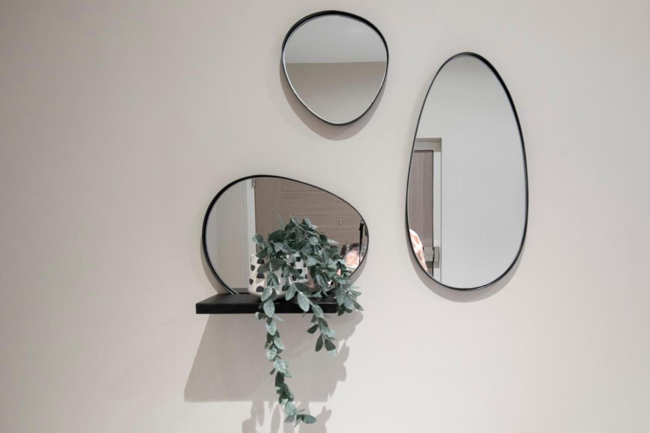 Elliot Oliver - Chic 2 Bedroom Town Centre Apartment チェルトナム エクステリア 写真