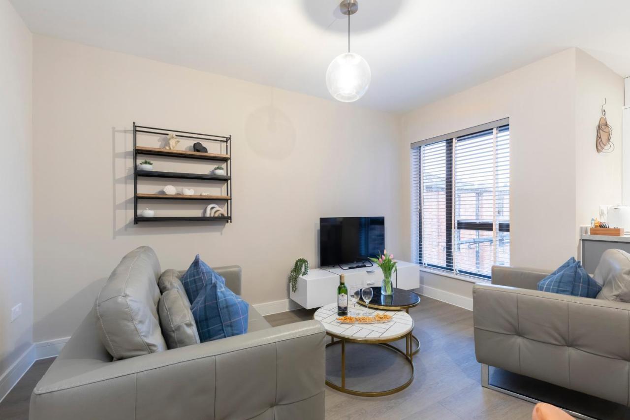 Elliot Oliver - Chic 2 Bedroom Town Centre Apartment チェルトナム エクステリア 写真