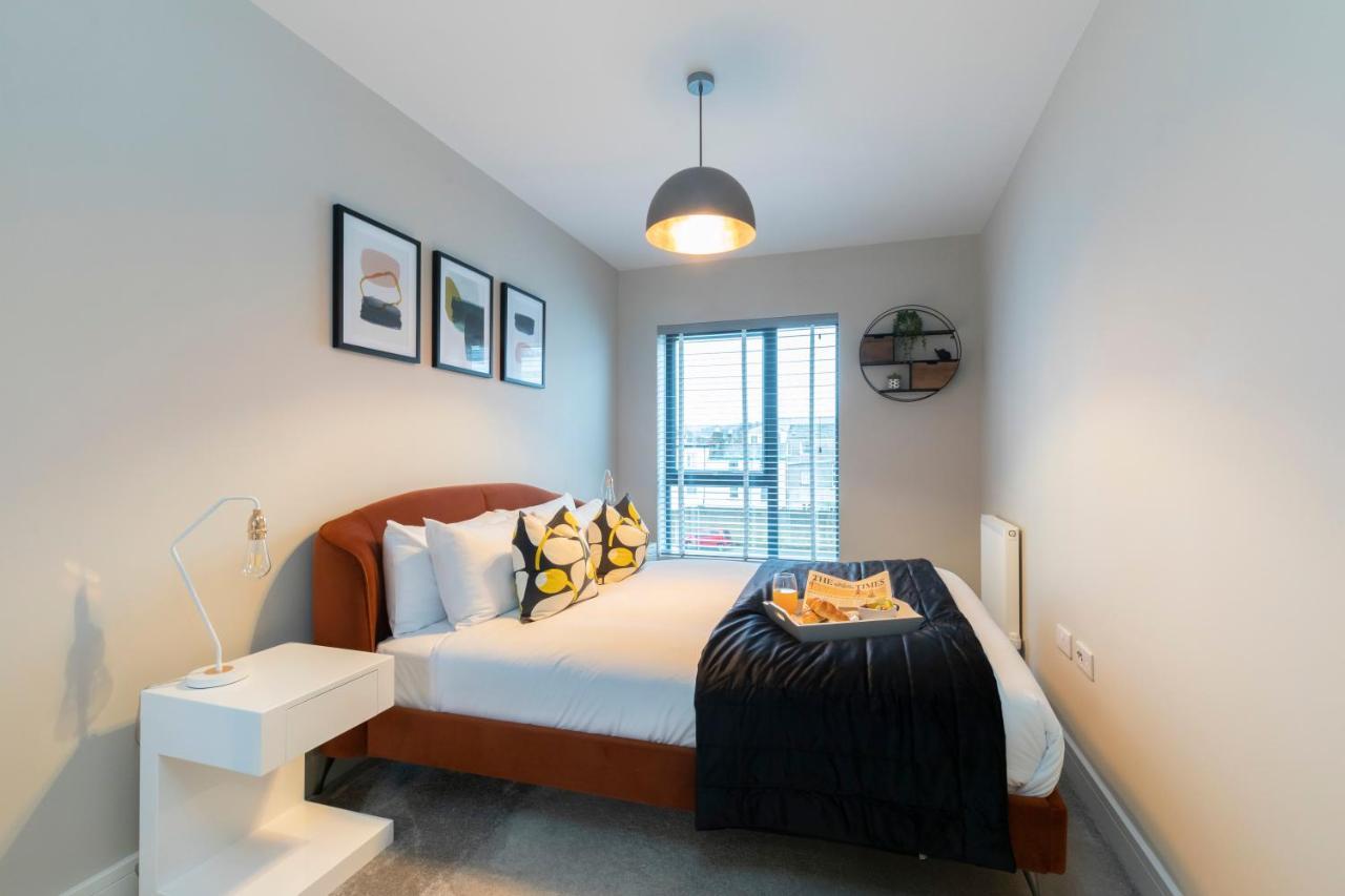 Elliot Oliver - Chic 2 Bedroom Town Centre Apartment チェルトナム エクステリア 写真