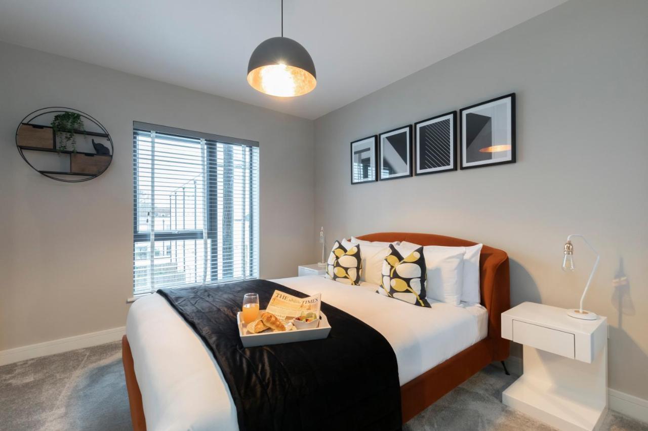 Elliot Oliver - Chic 2 Bedroom Town Centre Apartment チェルトナム エクステリア 写真