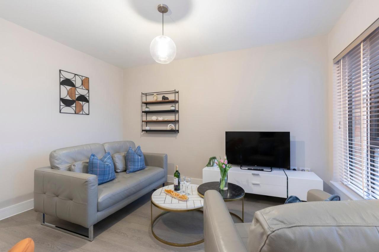Elliot Oliver - Chic 2 Bedroom Town Centre Apartment チェルトナム エクステリア 写真