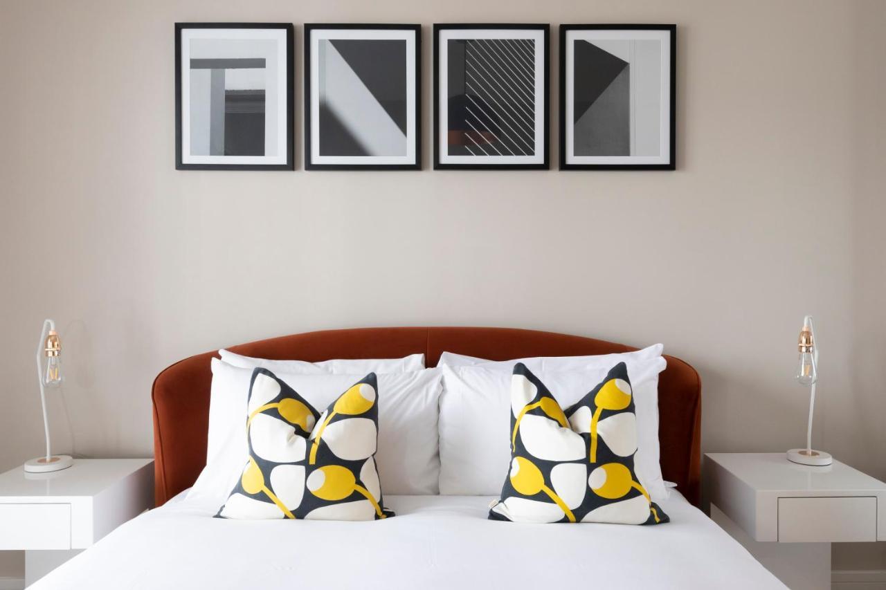 Elliot Oliver - Chic 2 Bedroom Town Centre Apartment チェルトナム エクステリア 写真