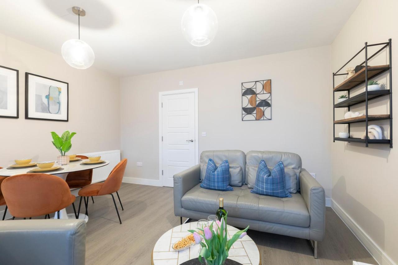 Elliot Oliver - Chic 2 Bedroom Town Centre Apartment チェルトナム エクステリア 写真